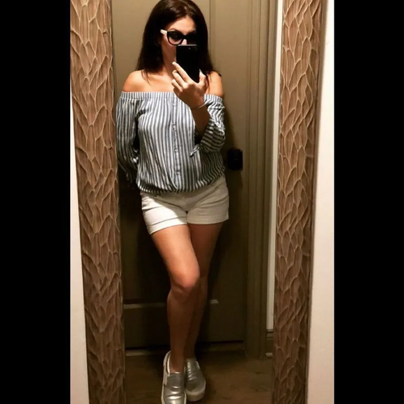 Cloth & Stone off-the-shoulder top. - Picture 1 of 8